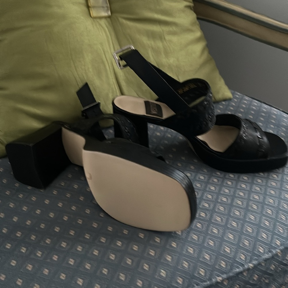 Sandals - Picture 2 of 4